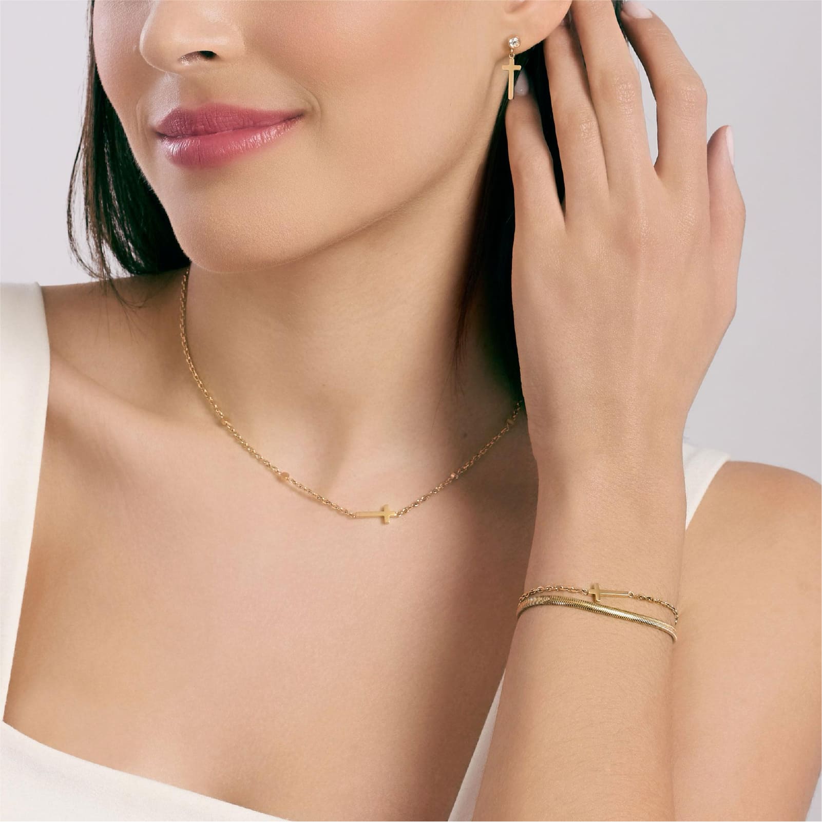 Bracciale Kidult Style in acciaio dorato croce e cristalli Regolabile 16-19 cm