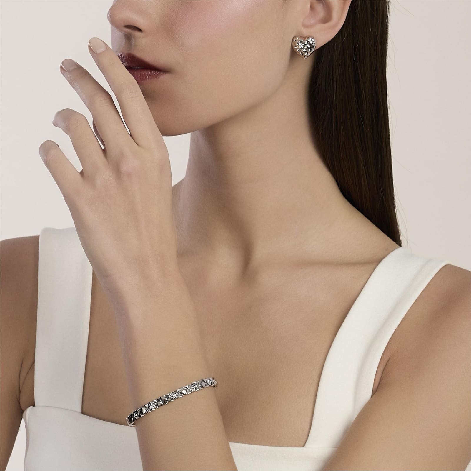 Bracciale bangle Kidult Style in acciaio martellato e cristalli Rigido