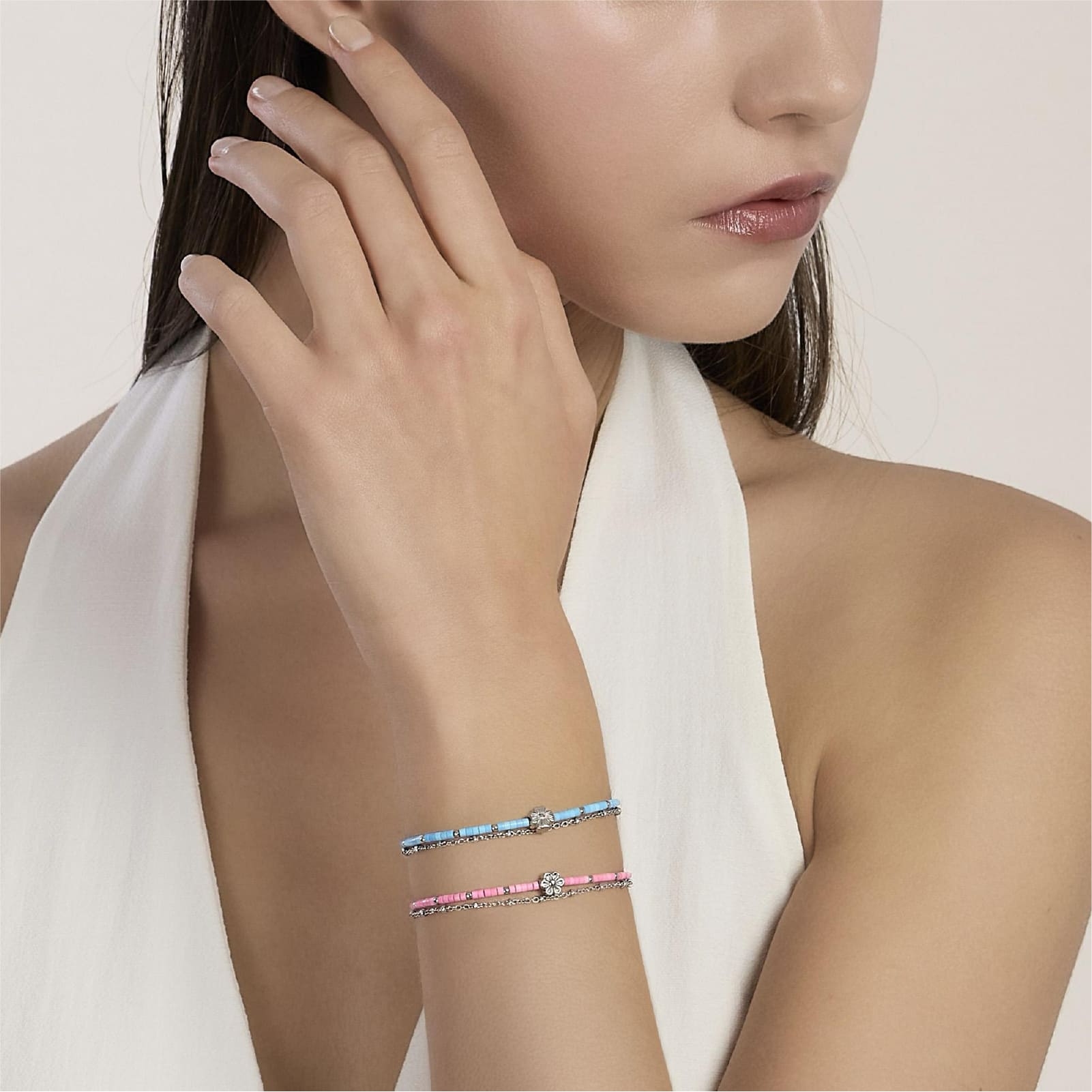 Bracciale Kidult Style in acciaio con cilindri turchese e fiore 19 cm