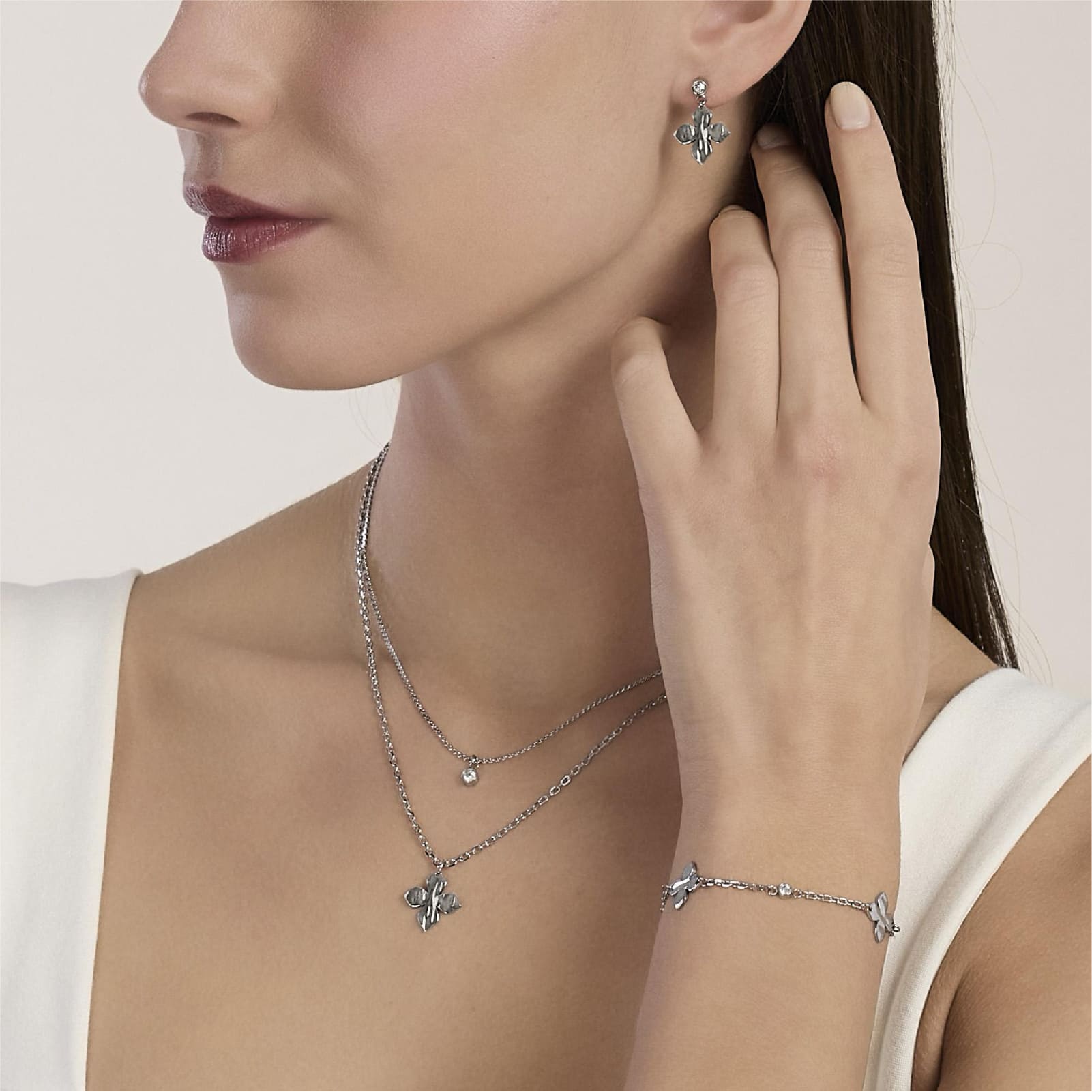 Bracciale Kidult Style in acciaio fiori e cristalli bianchi 19 cm