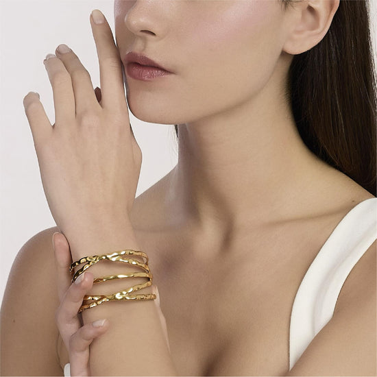 Bracciale Kidult Style in acciaio pvd oro martellato a fascia Rigido