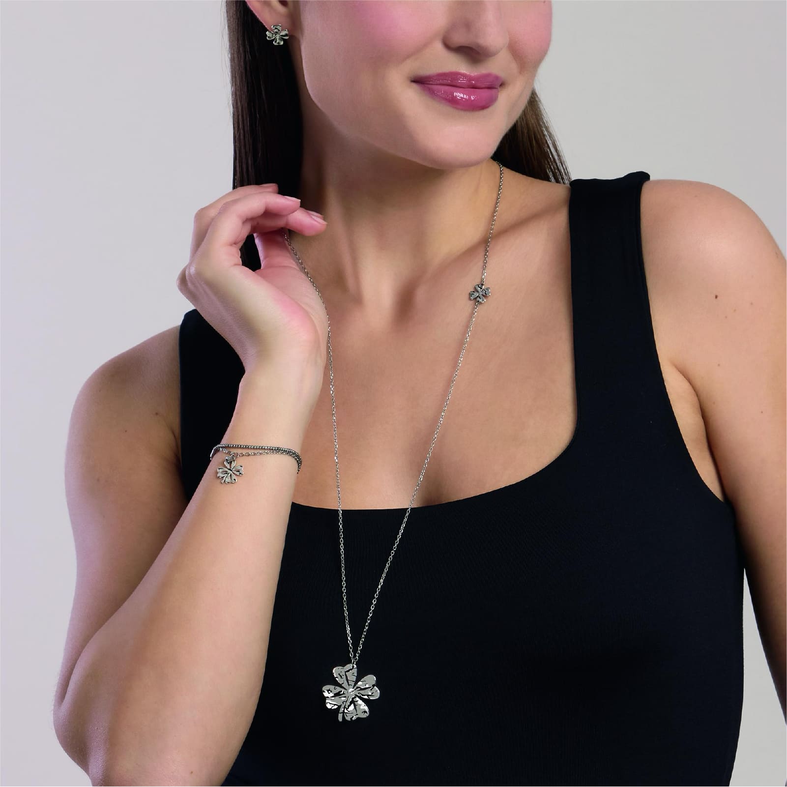 Collana Quadrifoglio Dorato Portafortuna con Perle Sottili e Goccia di Cristallo - Chic, Femminile, Senza Tempo | Paris Fashion Shops
