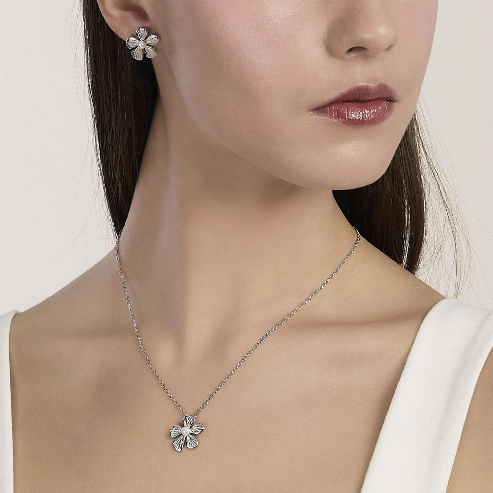 Collana catena Kidult Style in acciaio fiore e perla conchiglia MISURA UNICA