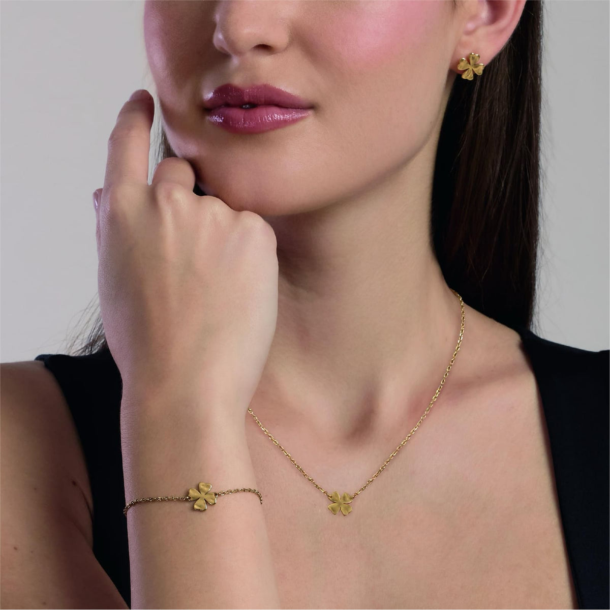 Orecchini Kidult Style in acciaio dorato con quadrifoglio MISURA UNICA