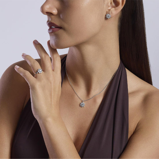 Anello da donna Mabina in argento rodio con zirconi a fiore Regolabile dalla 9 alla 17