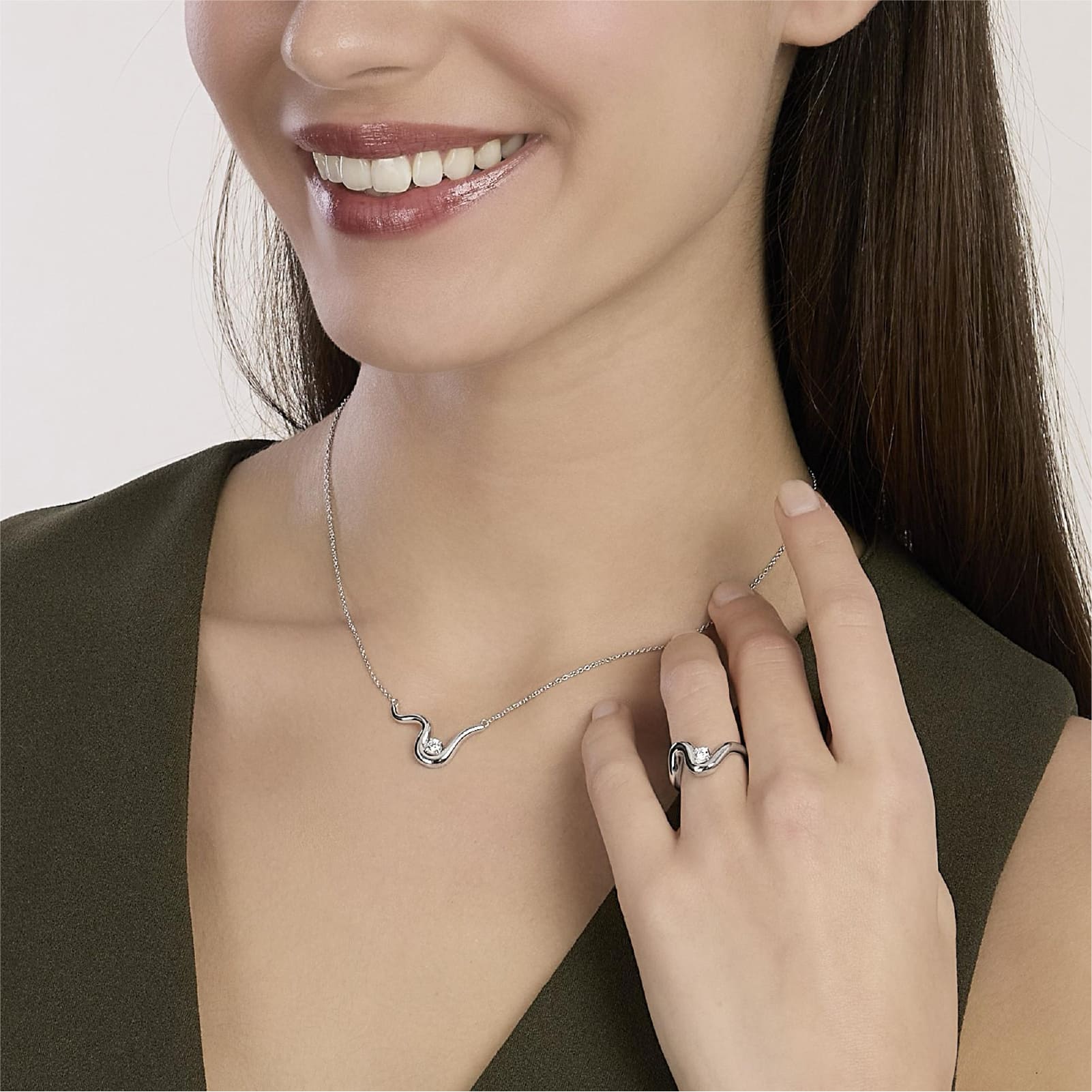 Anello regolabile Mabina in argento forma ondulata e zircone Regolabile dalla 11 alla 19