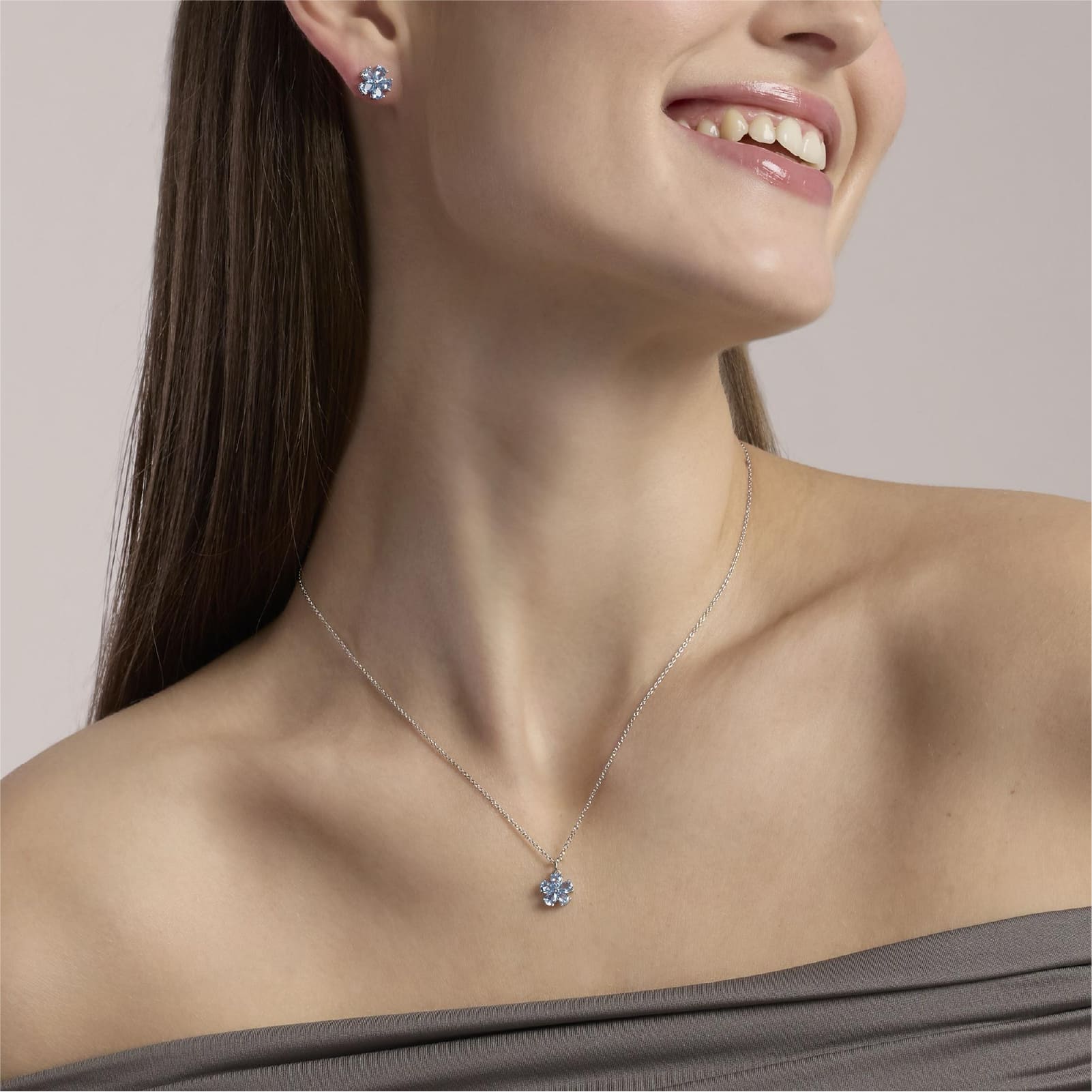 Collana girocollo Mabina con catena e pendente fiore azzurro MISURA UNICA