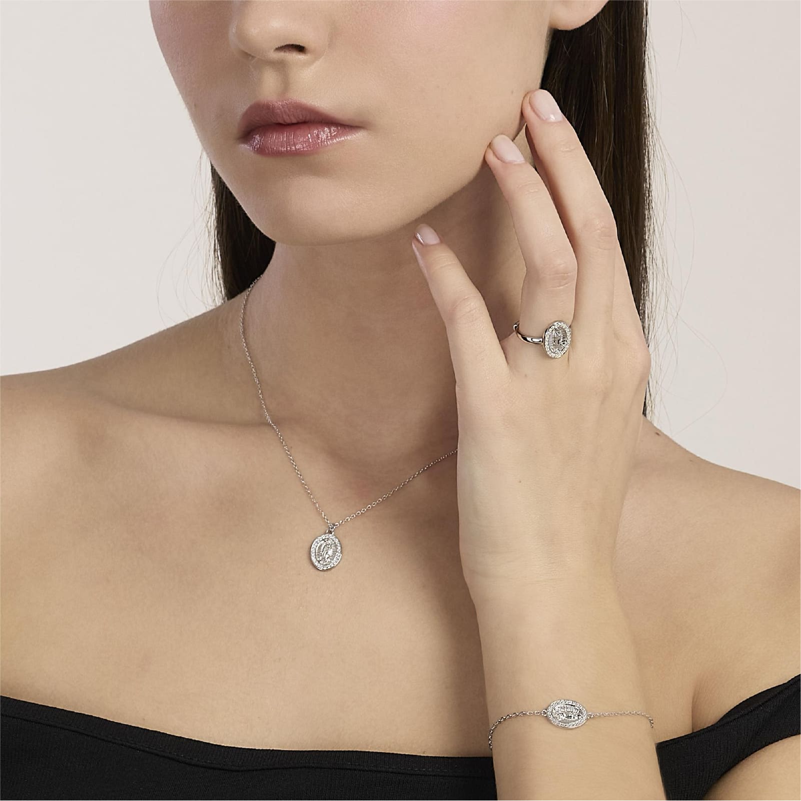 Collana Mabina in argento con pendente Madonnina e zirconi MISURA UNICA