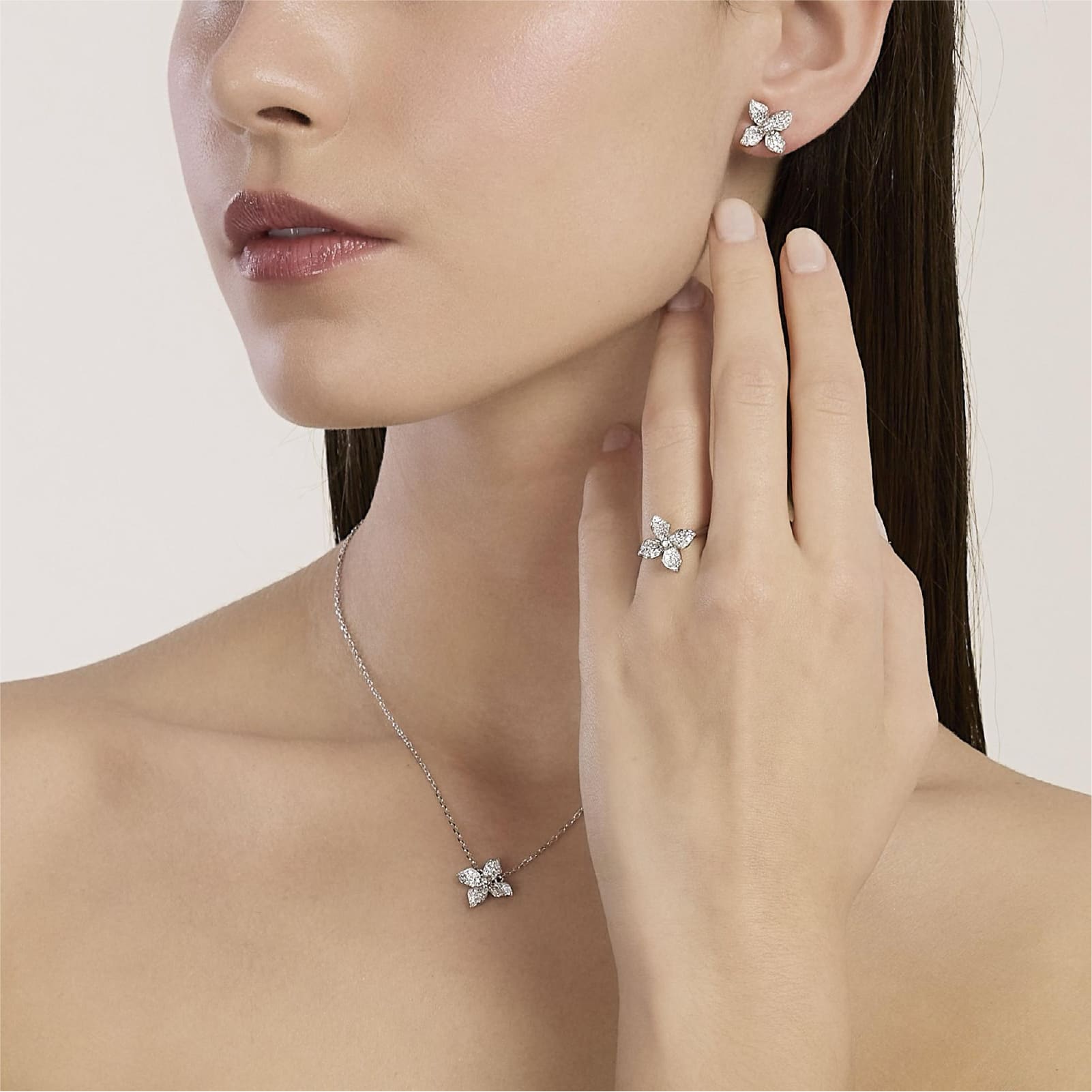 Collana girocollo Mabina in argento con fiore pavé di zirconi MISURA UNICA