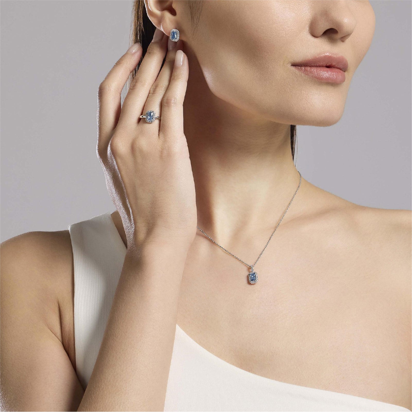 Orecchini a lobo Mabina Gioielli da donna in argento e pietre azzurre MISURA UNICA