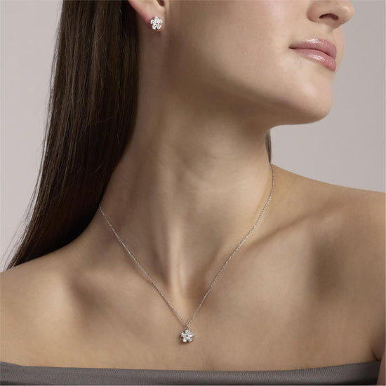 Orecchini a lobo Mabina in argento a forma di fiore MISURA UNICA