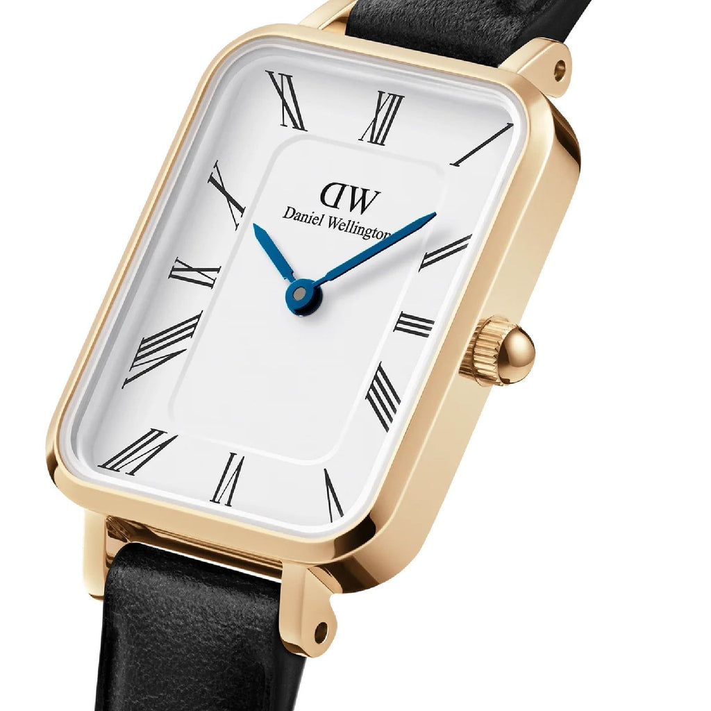 Orologio solo tempo da donna Daniel Wellington Petite Roman Numerals con cassa 20x26mm in acciaio oro e cinturino in pelle nera DW00100692