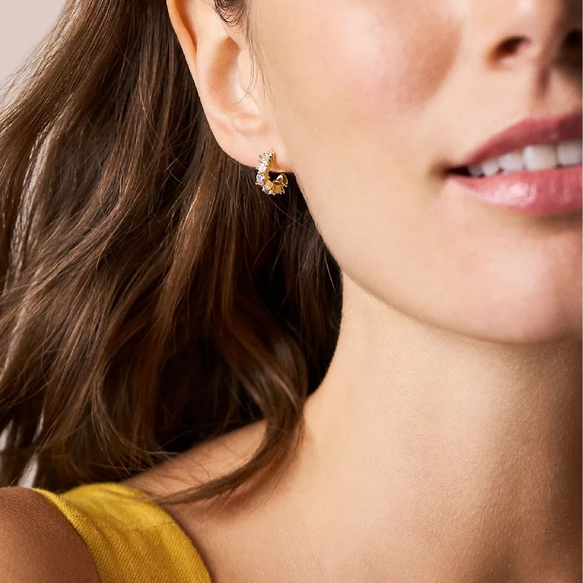 Orecchini cerchio Fossil Ellis in ottone oro con cristalli MISURA UNICA