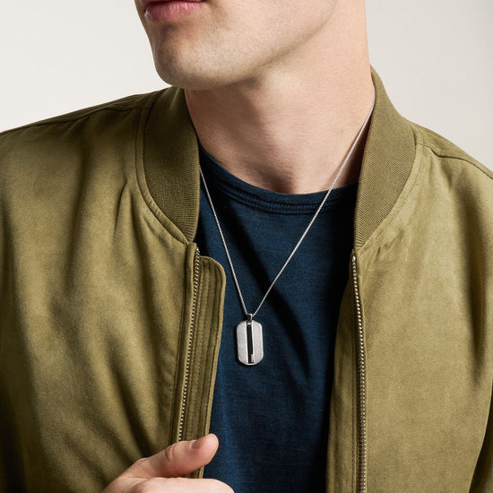 Collana da uomo Fossil acciaio con piastrina pendente