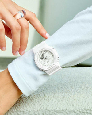 Orologio digitale e analogico da donna Casio G-Shock con cassa 46x40mm e cinturino in resina di colore bianco GMA-P2100-7AER