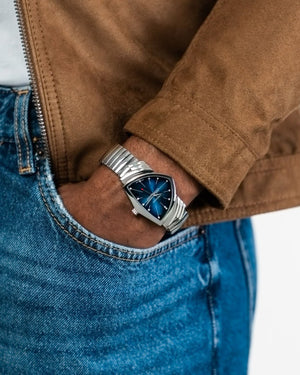 Orologio da uomo Hamilton Ventura con cassa triangolare 32x50mm bracciale flessibile in acciaio quadrante blu H24411142