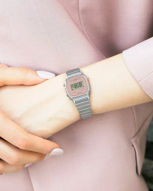 Orologio digitale donna Casio Vintage Soft Color cassa rettangolare 30x24mm resina quadrante rosa bracciale in acciaio LA670WEA-4A2EF