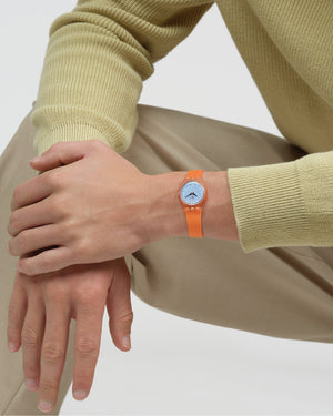 Orologio solo tempo da donna Swatch Essentials con cassa 25mm in plastica e cinturino in silicone arancione LO116