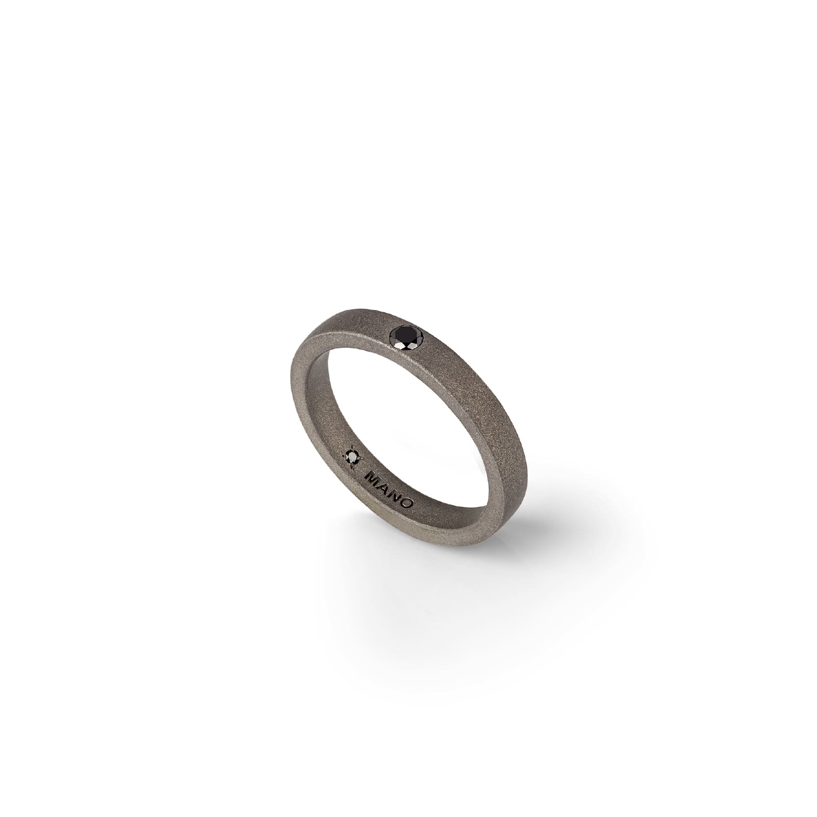 Anello solitario Mano J in titanio diamante nero centrale 21