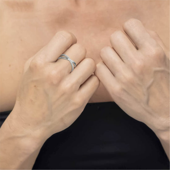 Anello donna Marlù in acciaio incrociato con zirconi bianchi 10