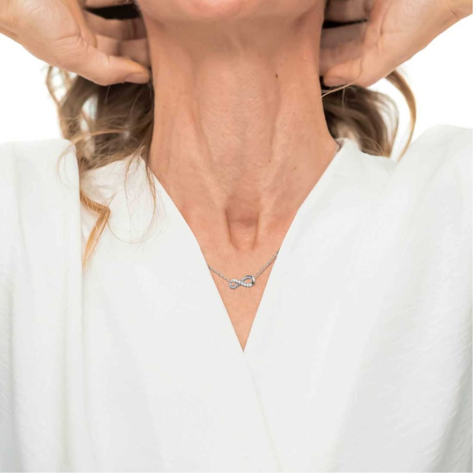 Collana girocollo Marlù in acciaio con infinito e zirconi bianchi MISURA UNICA