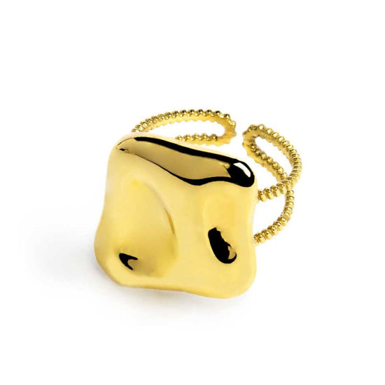 Anello Marlù in acciaio dorato con quadrato martellato Regolabile dalla 10 alla 14