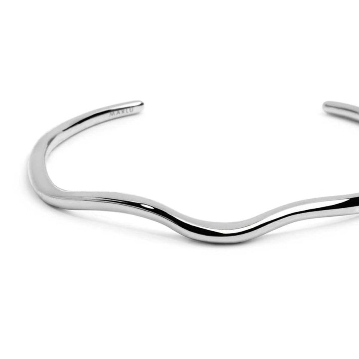 Bracciale rigido in acciaio con forma organica diamentro 6 cm