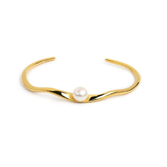 Bracciale rigido in acciaio dorato con forma organica con perla diamentro 6 cm