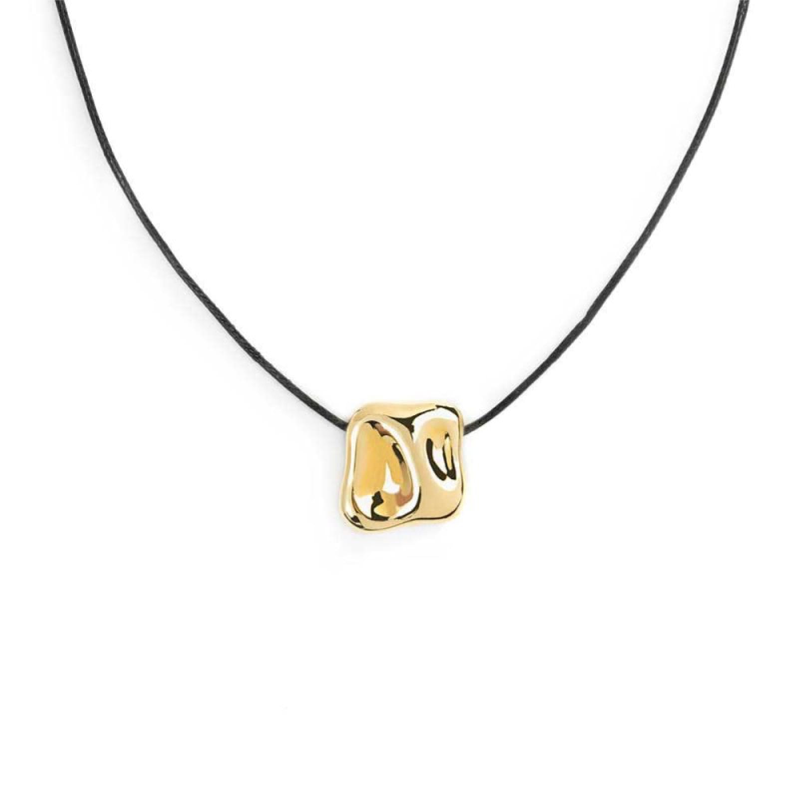 Collana Marlù con cordino nero e quadrato in acciaio dorato MISURA UNICA