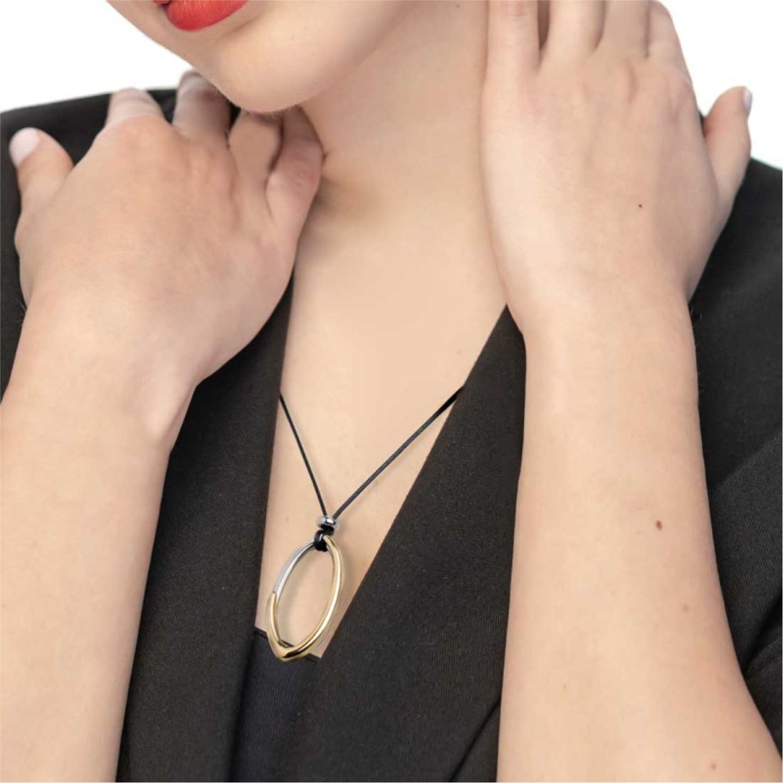 Collana con cordino Marlù pendente ovale in acciaio bicolore MISURA UNICA