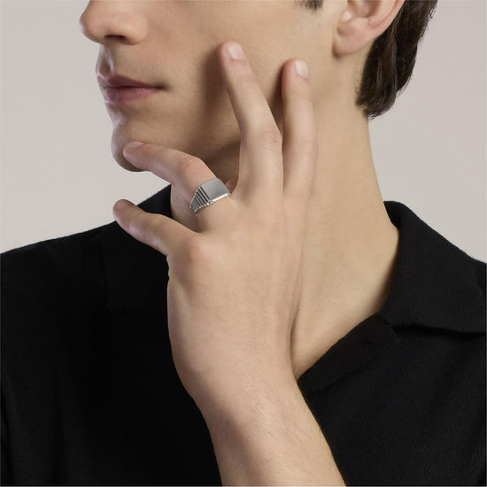 Anello chevalier Mabina in argento dalla forma quadrata Regolabile dalla 19 alla 27