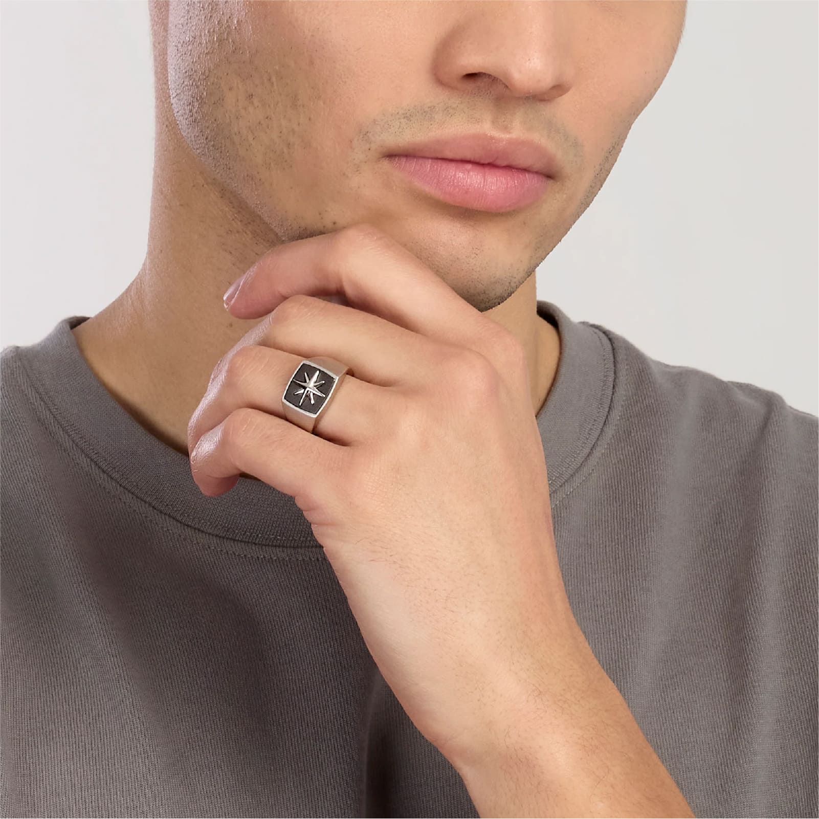 Anello chevalier Mabina Journey in argento con stella da uomo Regolabile dalla 19 alla 27