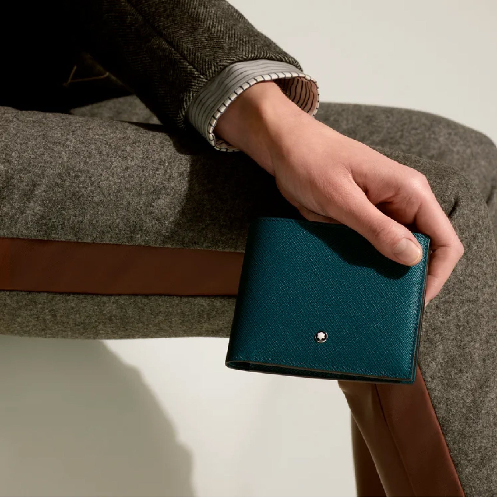 Portafoglio Montblanc in pelle di colore blu cipro da uomo MB.198874
