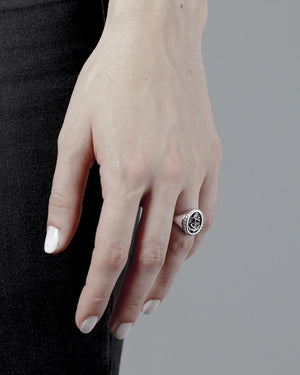 Anello chevalier ovale nero della collezione Nove25 Traditional unisex in argento 925 brunito lucido con ancora e corda N25ANE00154