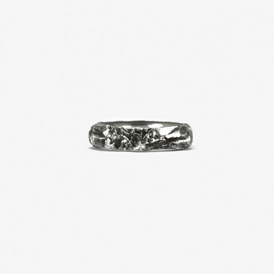 Anello fedina Nove25 Materic unisex in argento lavorato roccia N25ANE00388-1