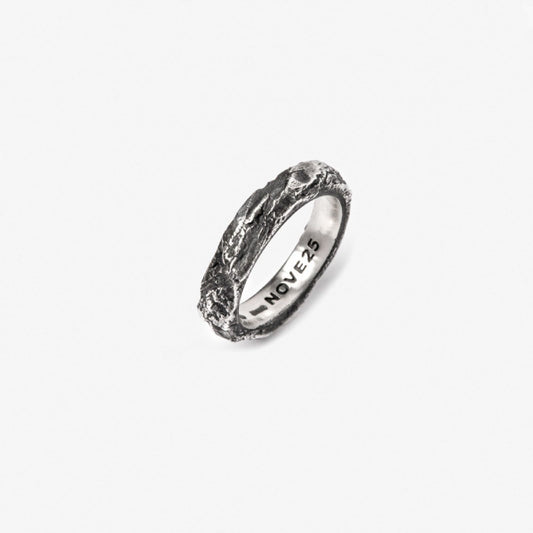 Anello fedina Nove25 Materic unisex in argento lavorato roccia N25ANE00388-2