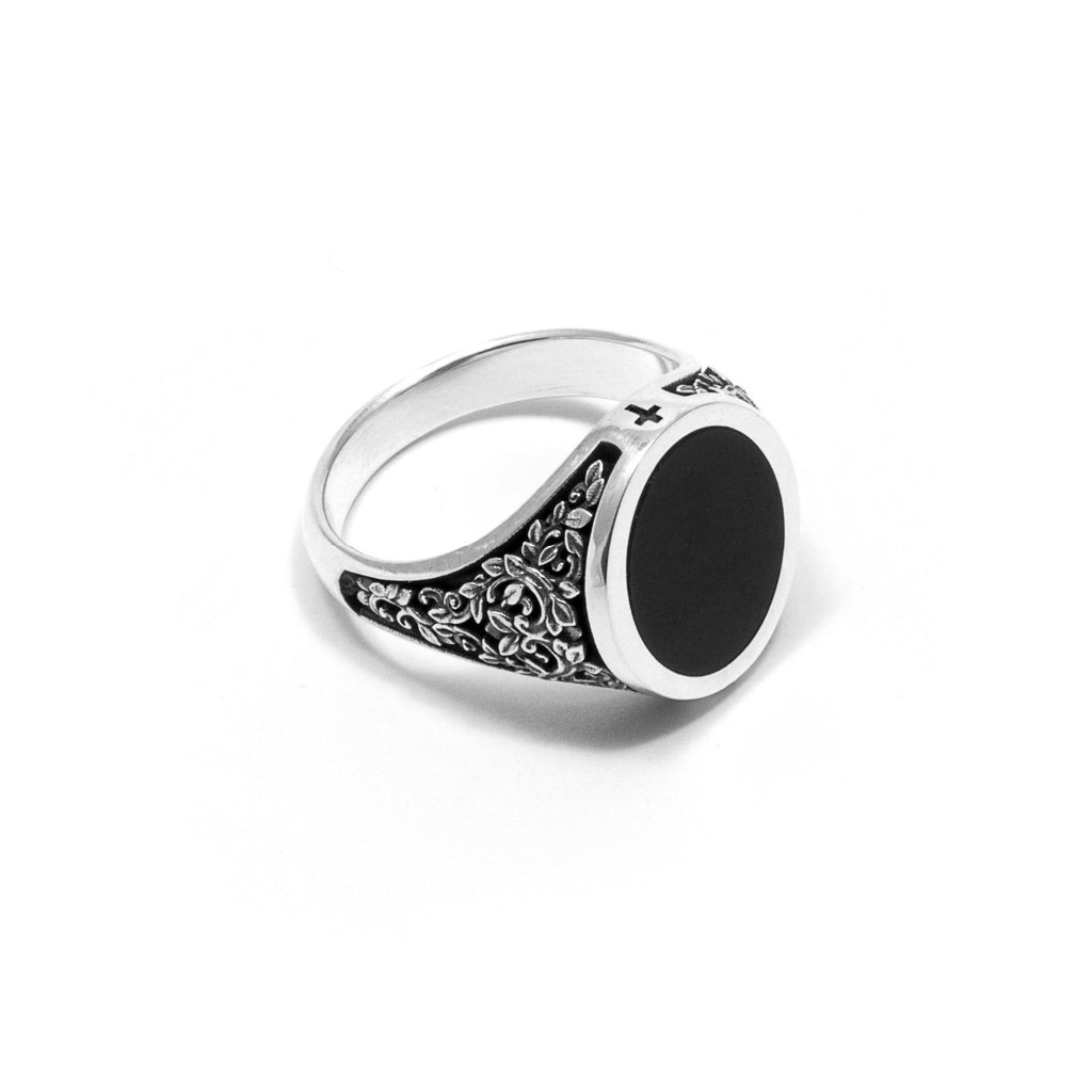 Anello chevalier da donna Nove25 Bad Romance in argento 925 con agata nera tonda e decorazioni ai lati N25ANE00543