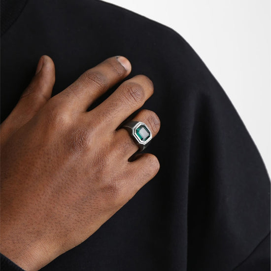 Anello chevalier NOVE25 argento brunito lucido pietra verde 20