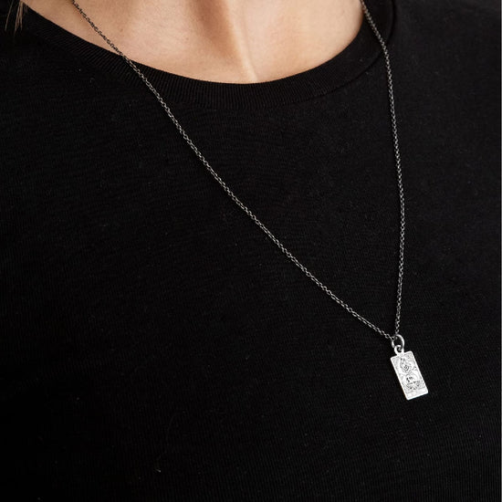 Ciondolo Nove25 in argento con carta tarocchi L'Imperatore