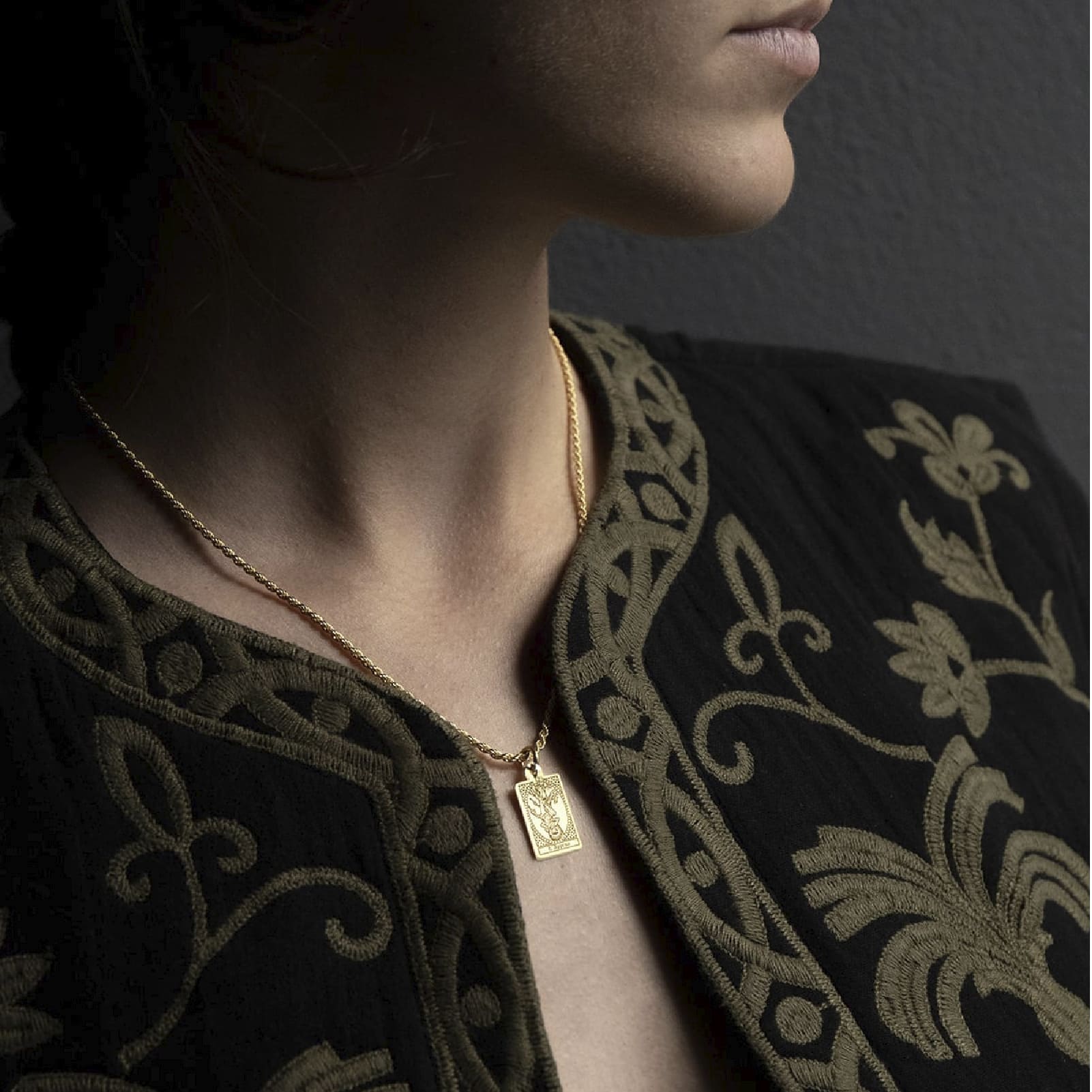 Ciondolo Nove25 in argento dorato carta tarocchi La Luna MISURA UNICA