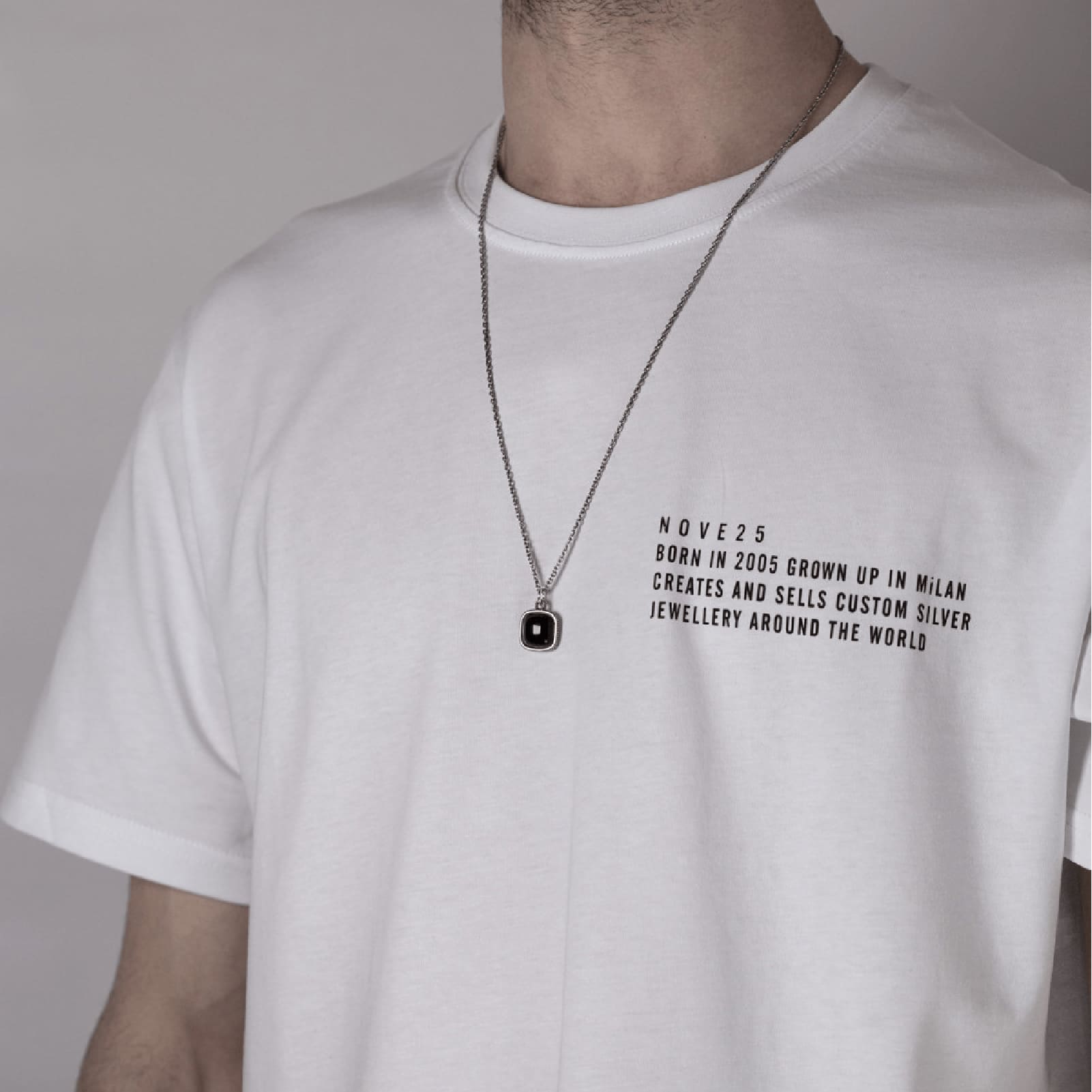 Ciondolo NOVE25 quadrato puntinato con agata nera in argento MISURA UNICA