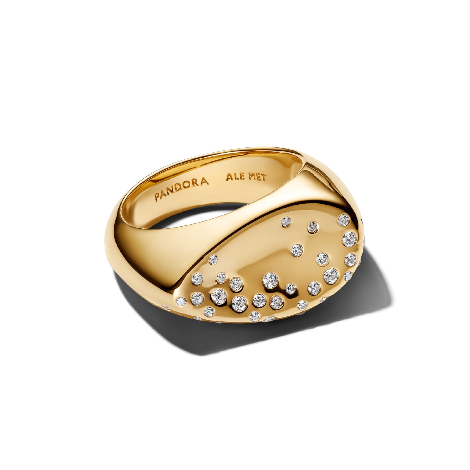 Anello Pandora in argento dorato dalla forma ovale con zirconi 12