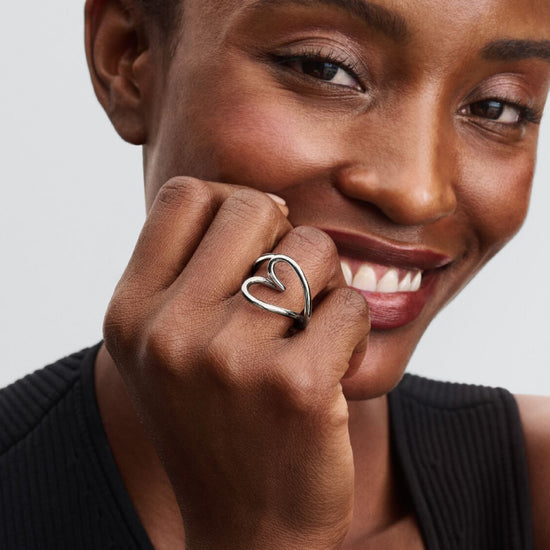 Anello da donna Pandora Essence in argento rodiato a cuore 8