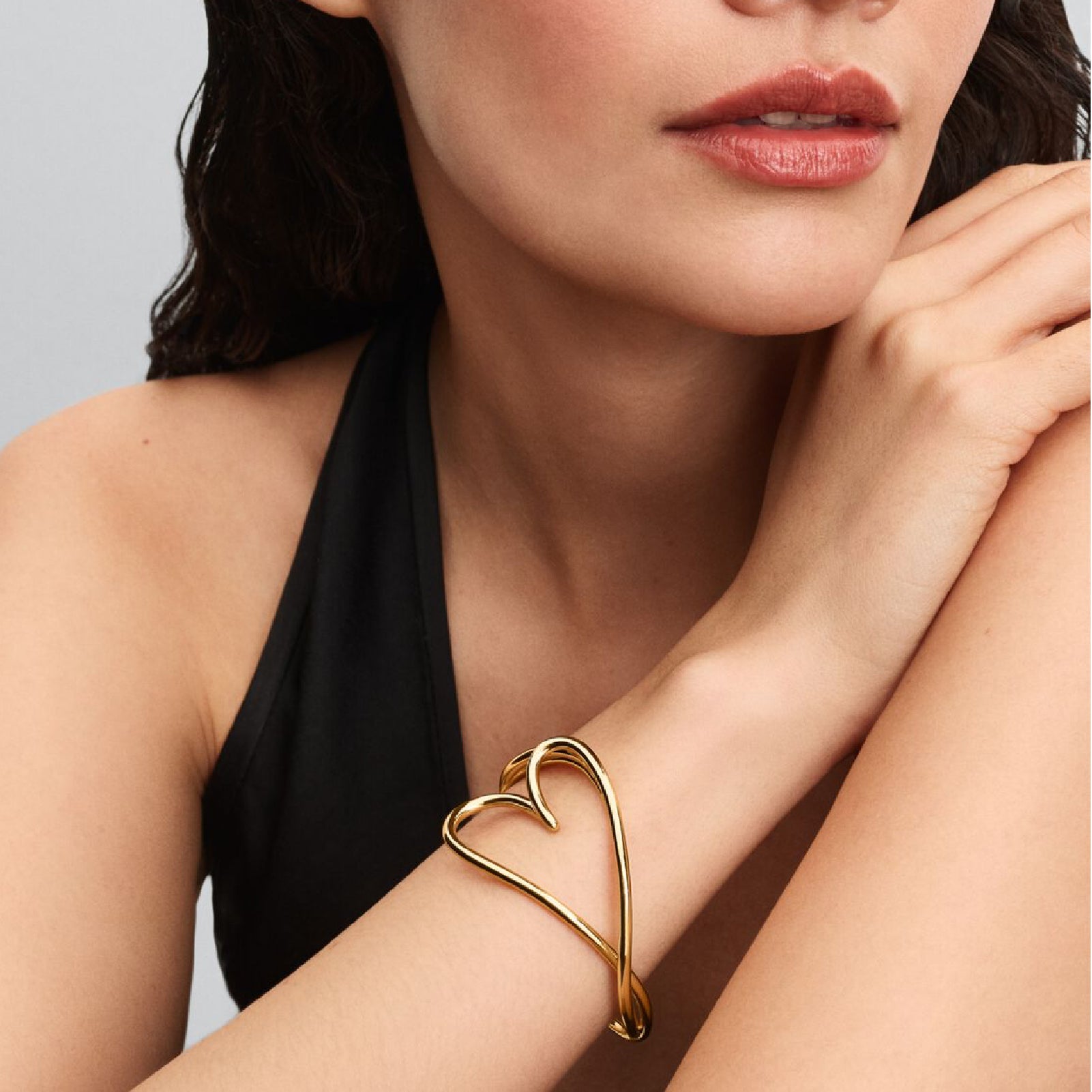 Bracciale bangle Pandora Essence in argento dorato a cuore 16 cm