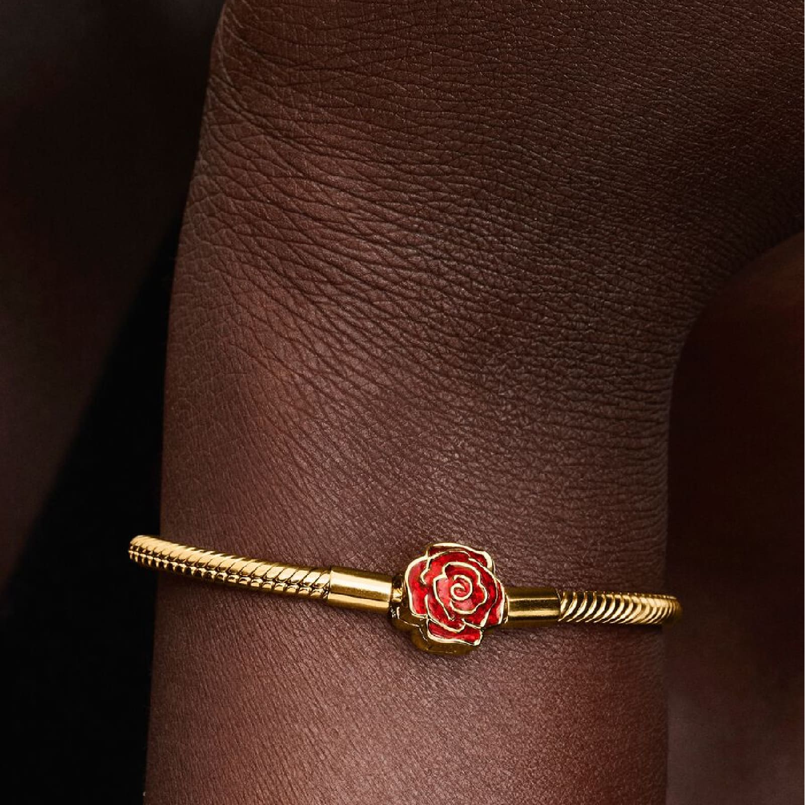 Bracciale Pandora in argento dorato con fiore rosso in vetro 17 cm