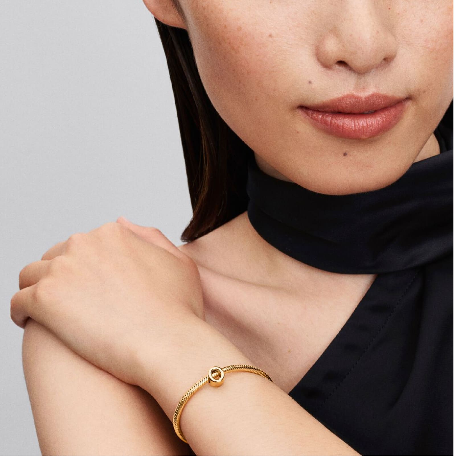 Charm Pandora in argento lettera O piccola placcata oro 14k MISURA UNICA