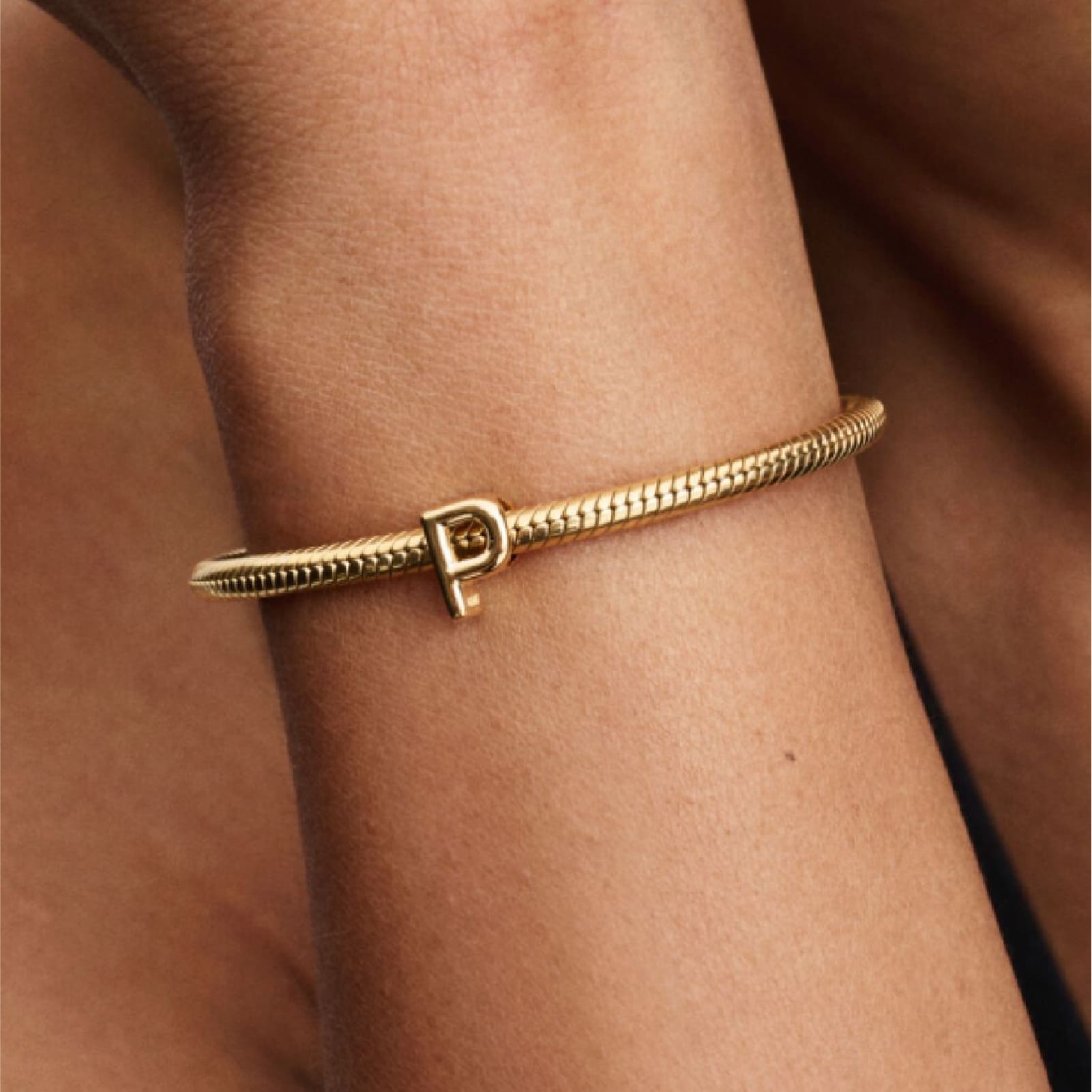 Charm Pandora in argento lettera P piccola placcata oro 14k MISURA UNICA