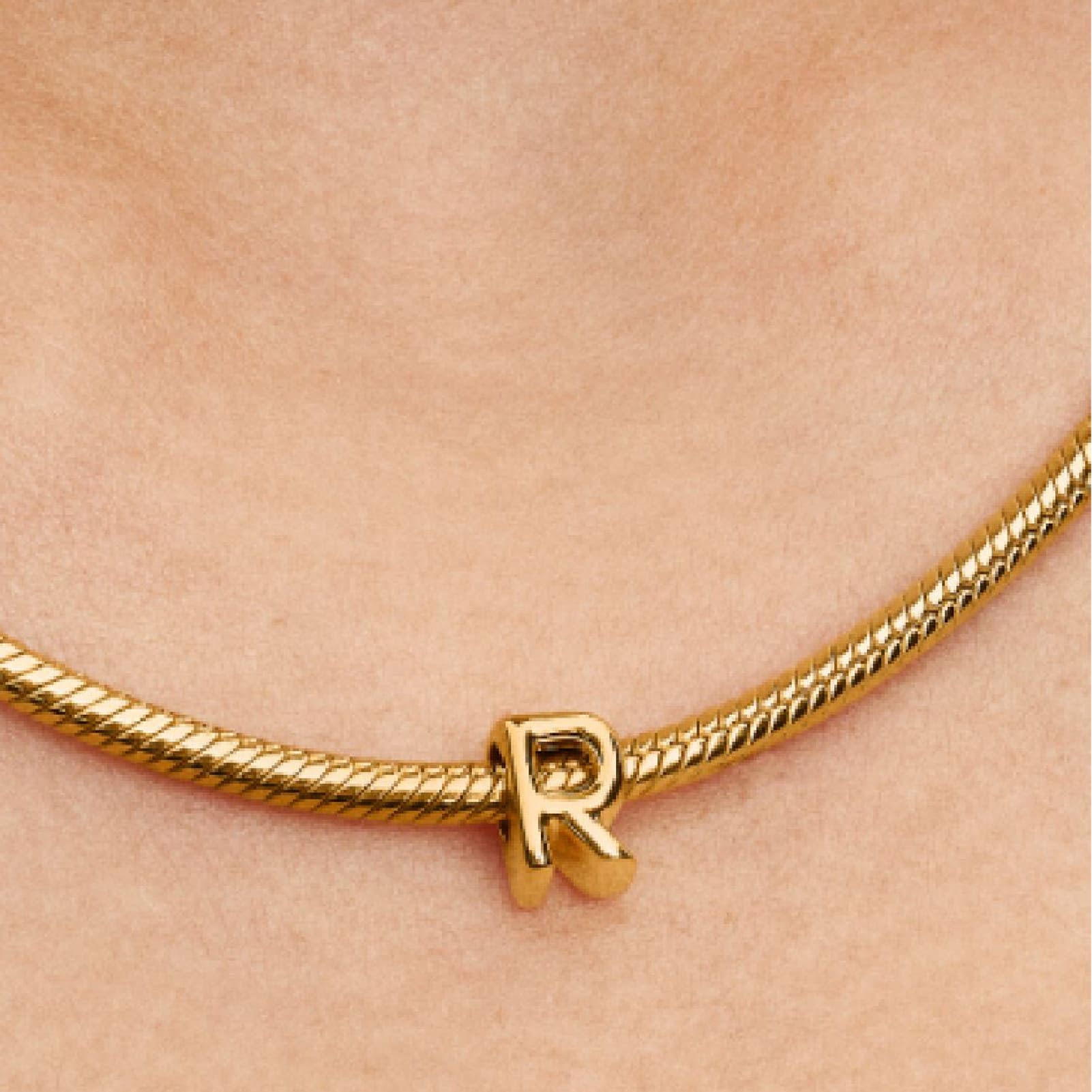 Charm Pandora in argento lettera R piccola placcata oro 14k MISURA UNICA