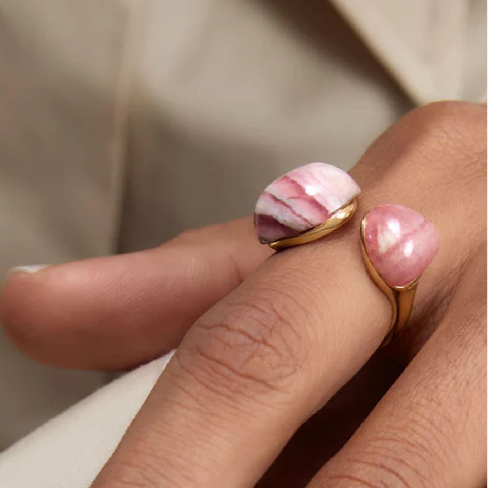Anello PDPAOLA Rhodocrosite Gravity argento placcato oro 18kt 12