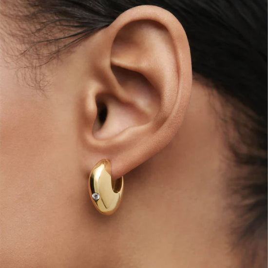 Orecchini a cerchio PDPAOLA Wave in argento dorato con zircone MISURA UNICA